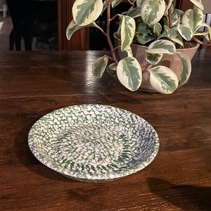 HENN Workshops -Green sponge ware Sm pie / snack dish EUC